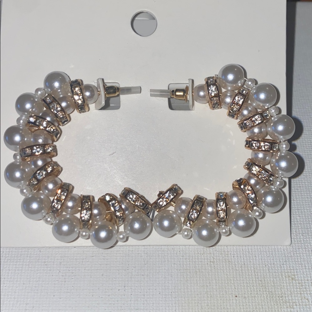 H&M Pearl and Gold Stud Earrings New